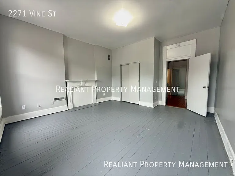 2271 Vine St — Photo 15