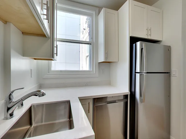 1111 Jones St #5 — Photo 7