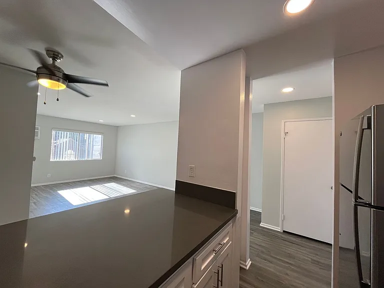 2039 North Las Palmas Ave — Photo 11