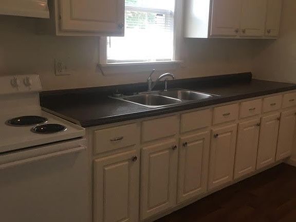 2nd image of 805 SE 32nd St