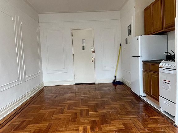 3rd image of 4108 Parsons Blvd APT 6F