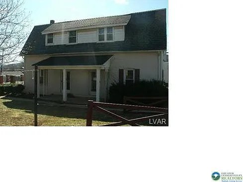 322 E Market St — Photo 1