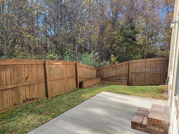 Very private Back Yard/Deck backs up to trees