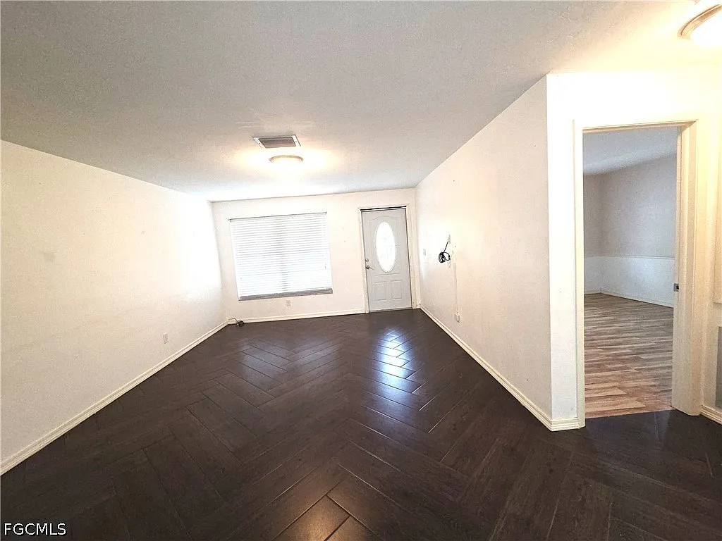 2 bed, 1.0 bath, 1132 sqft, $1,600 — Photo 3