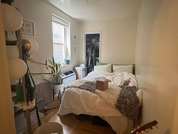 4th image of 243 E 81st St #2C