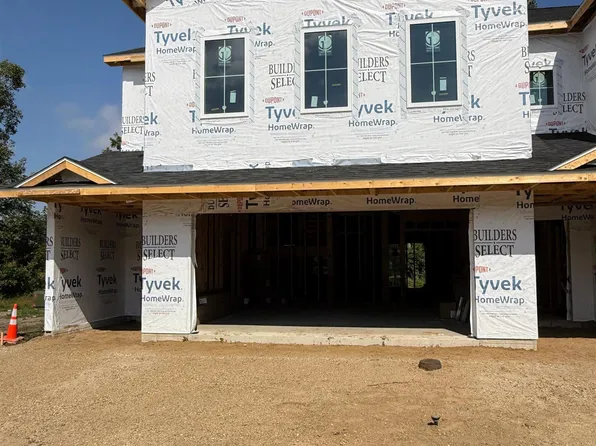 210 Stonebrook Ct, Clear Lake, IA 50428