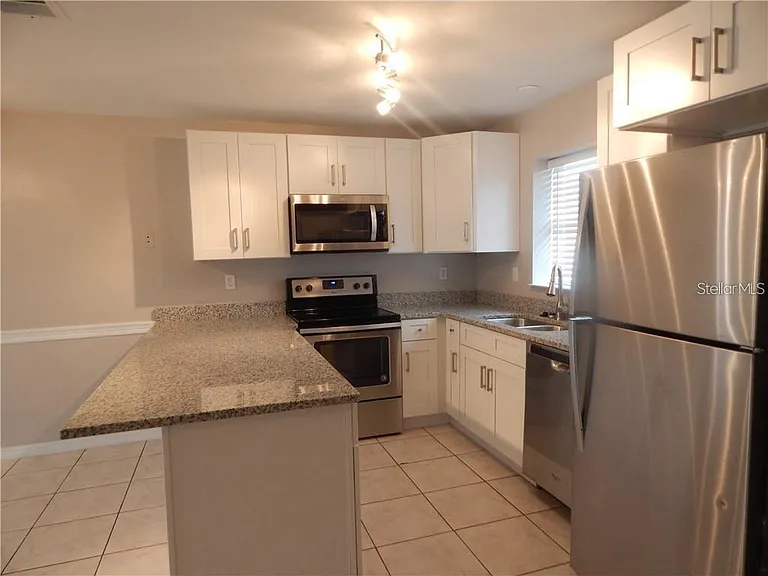 307 Sherborne Ln — Photo 3