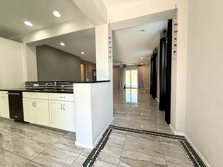 9464 W Fallen Leaf Ln — Photo 4