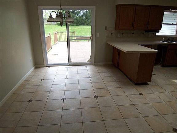 4th image of 1329 Hickory Dr