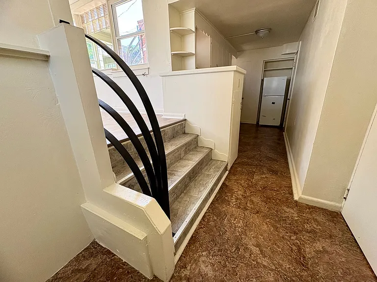 403 W James St — Photo 7