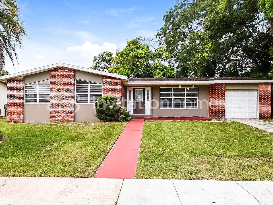1324 W Hartley Cir