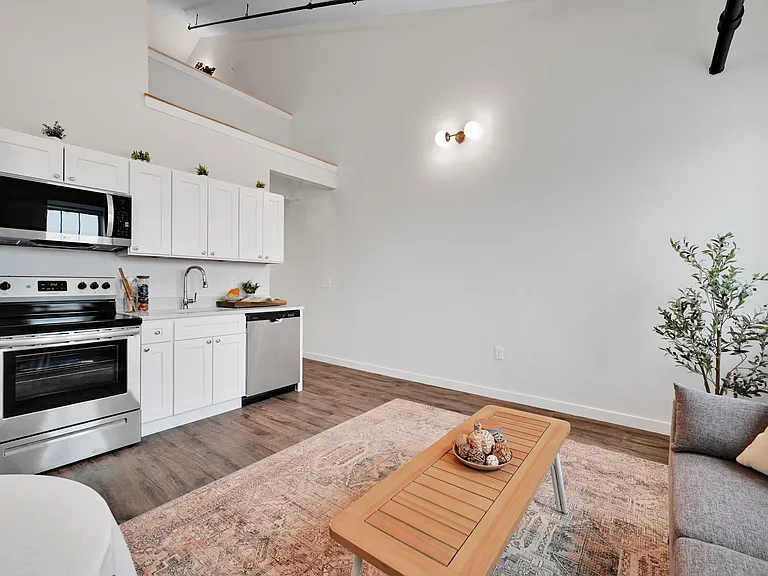 Fleetwood Lofts — Photo 9