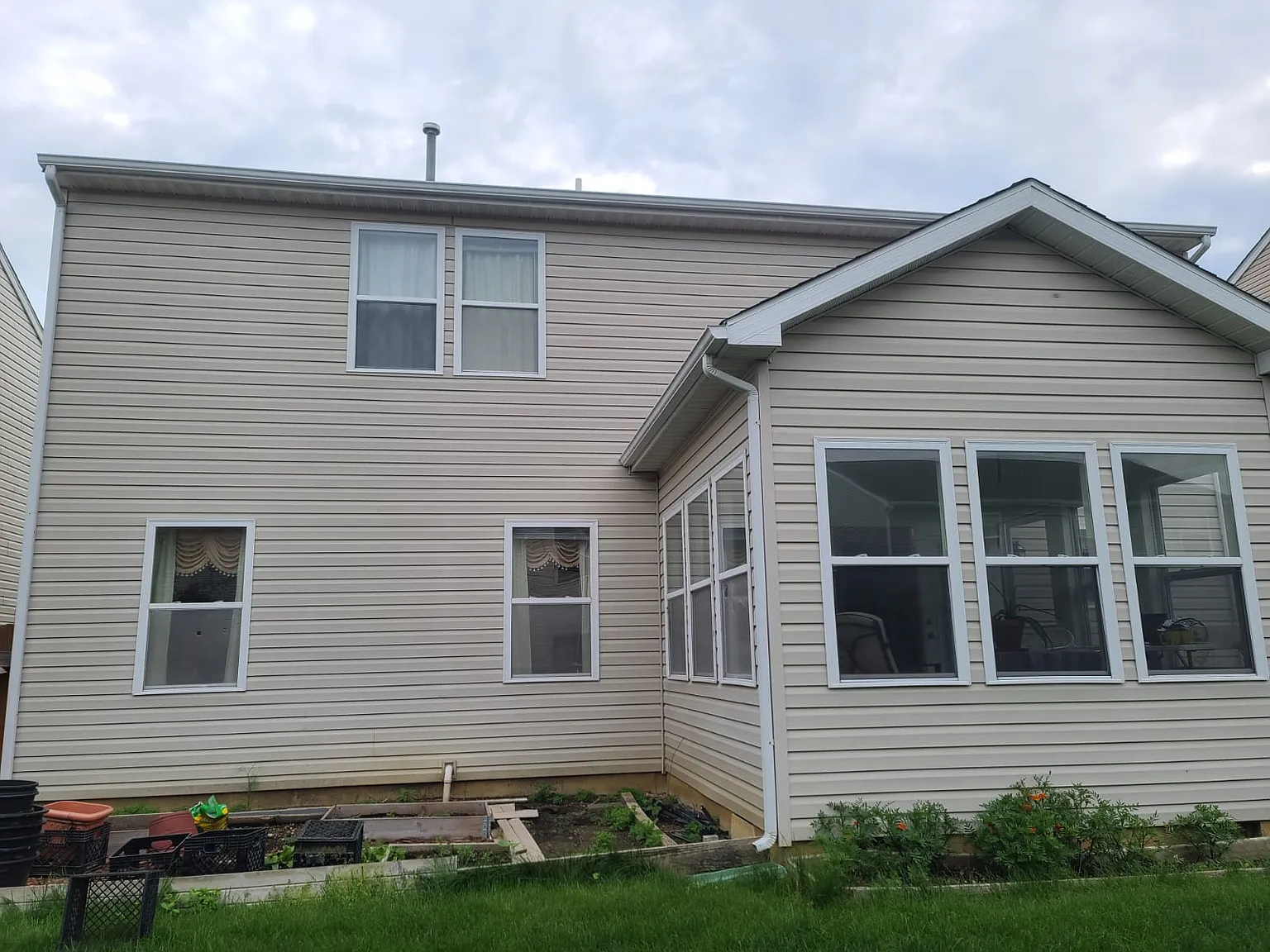 4 bed, 2460 sqft, $2,800 — Photo 2