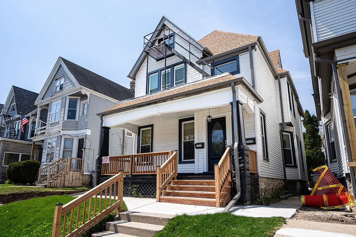 Building Photo - 2529A N Murray Ave