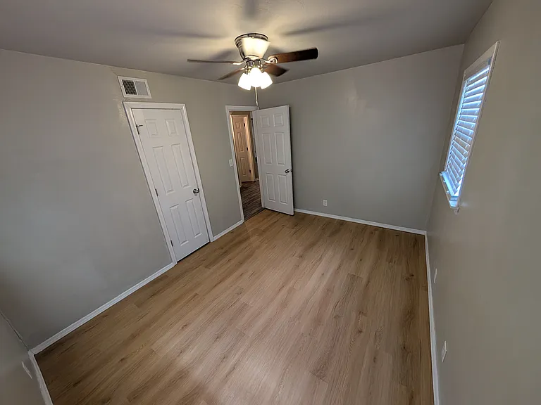 1614 Iowa St — Photo 11