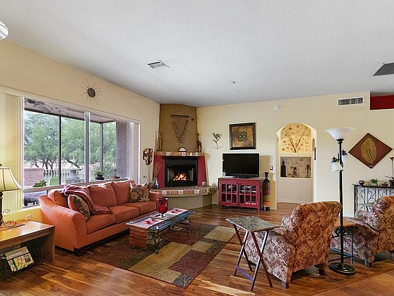 5th image of 815 W Waterview Dr