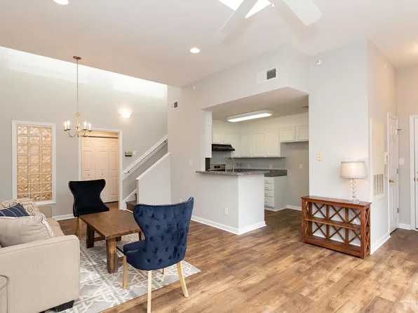 320 W Martin St APT 201, Raleigh, NC 27601
