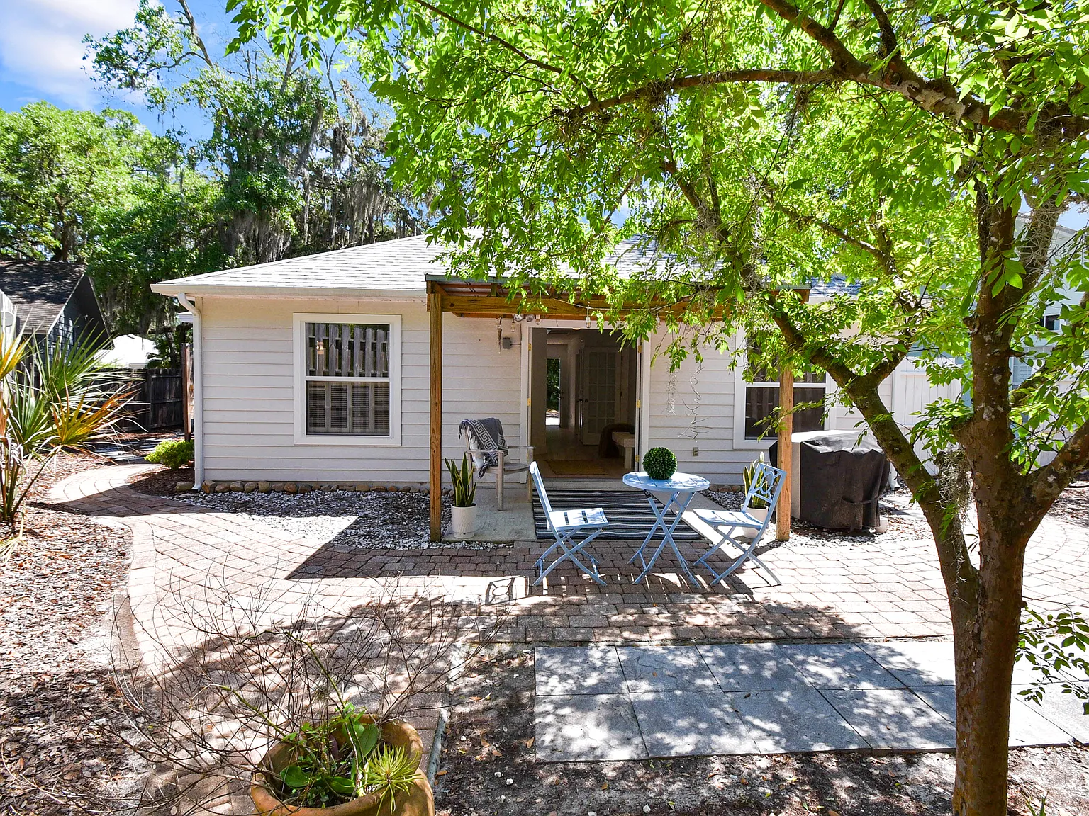 3 bed, 1.5 bath, 930 sqft, $2,600 — Photo 2