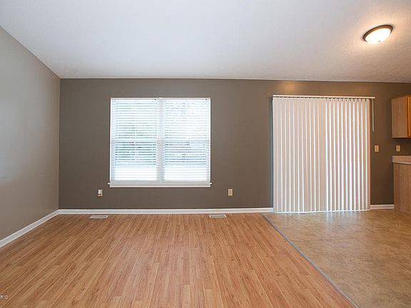 3rd image of 2870 Tahoe Ave