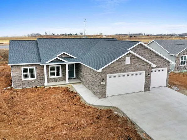 440 Royal Saint Pats Dr, Wrightstown, WI 54180