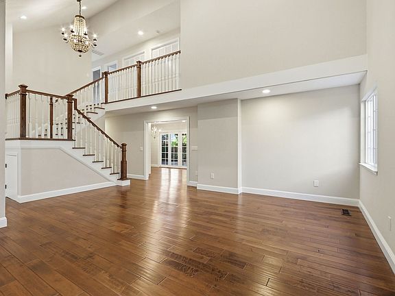 3rd image of 295 Cresta Vista Way