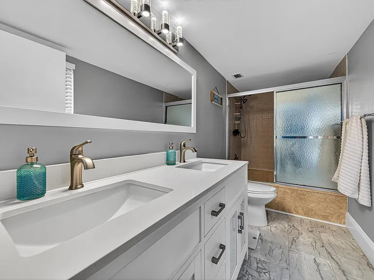 2200 S Cypress Bend Dr #101 — Photo 20