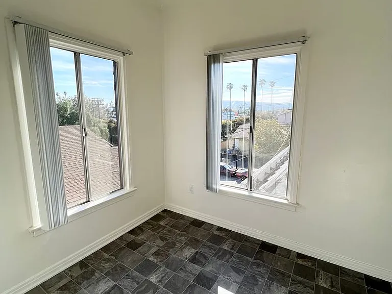 1147 Broad Ave — Photo 6