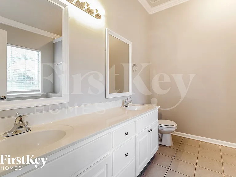 1005 Carrick Ct — Photo 11