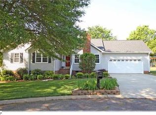 107 Clancy Ct, Simpsonville, SC 29681