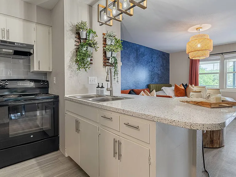 6811 Great Northern Blvd #K — Photo 11