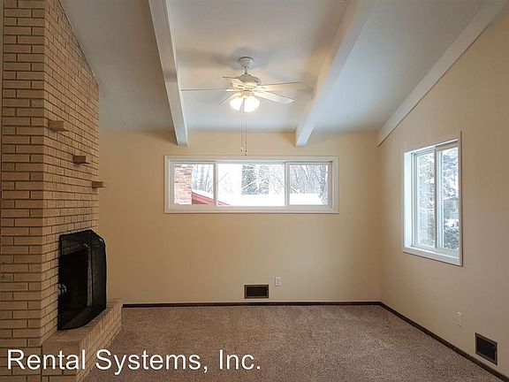 4th image of 300 Greenhill Ln
