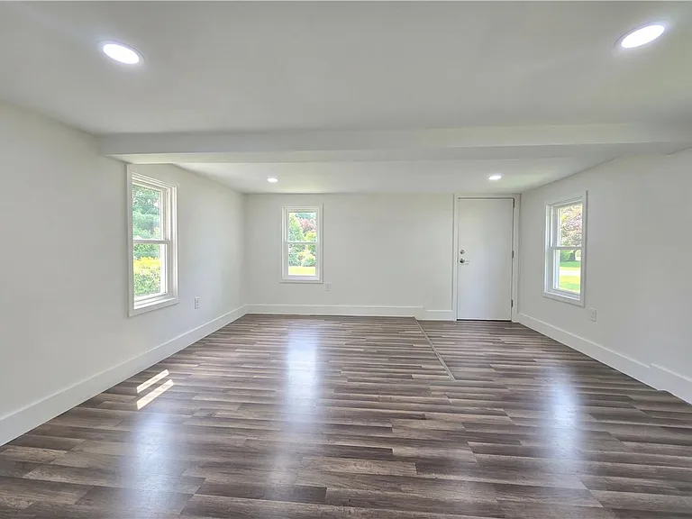 236 Jefferson Ave — Photo 6
