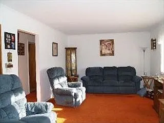 1832 Maplewood Dr photo 1