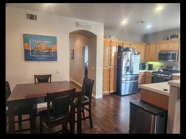 121 E C St — Photo 2