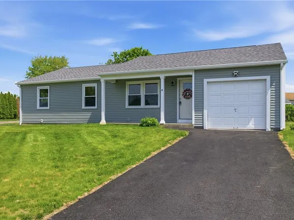 10 Wagon Wheel Ln, Woonsocket, RI 02895