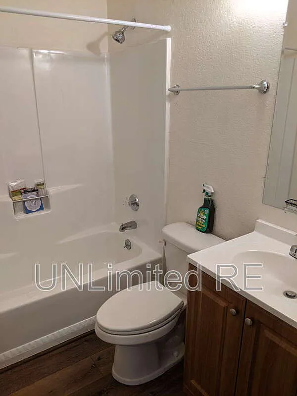 2 bed, 1.0 bath, 750 sqft, $1,700 — Photo 4