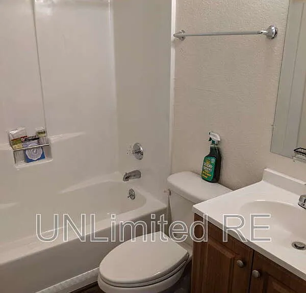 321 N Park St #C — Photo 4