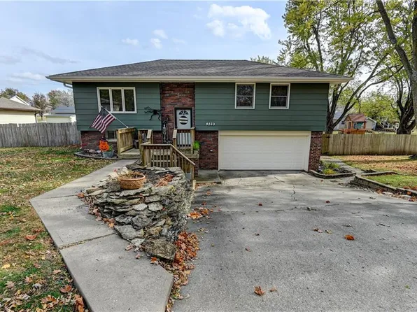 329 Matthews Ln, Gower, MO 64454