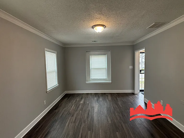 993 Gordon St — Photo 6