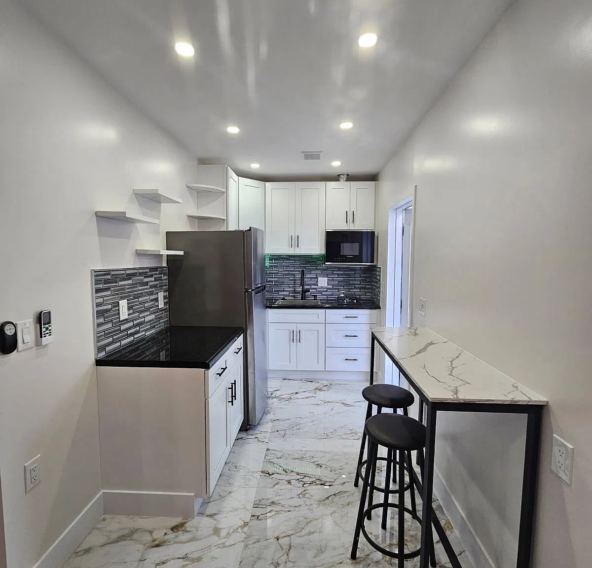 Studio, 250 sqft, $1,300 — Photo 1