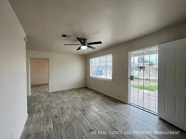2233 E Wood St — Photo 18