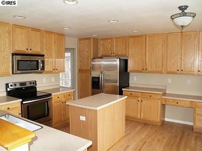 5th image of 824 Topaz St