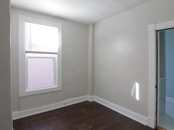 Center bedroom with ensuite full bathroom