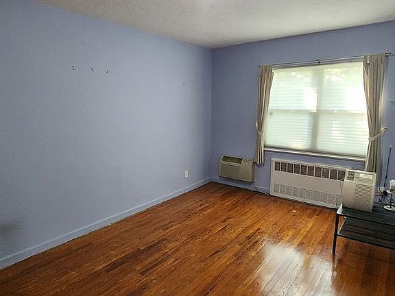 5th image of 2543 E 63rd St
