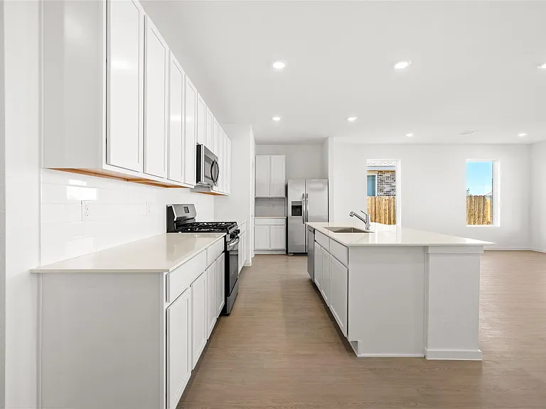 823 Heaven Dr — Photo 12