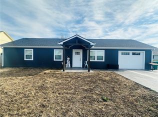 209 N Hawthorn St, Adrian, MO 64720