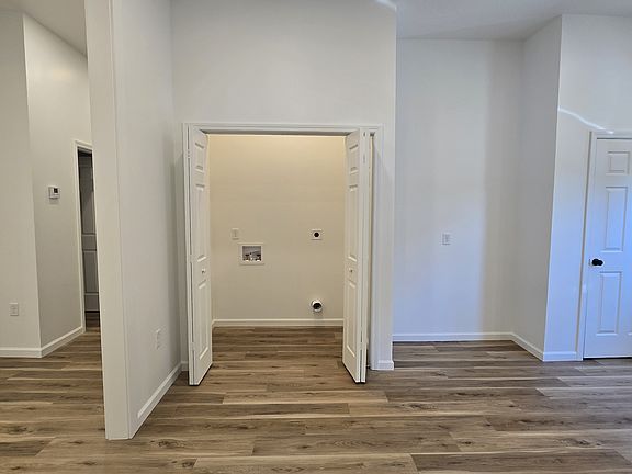 3rd image of 514 Lincoln Way E APT 3
