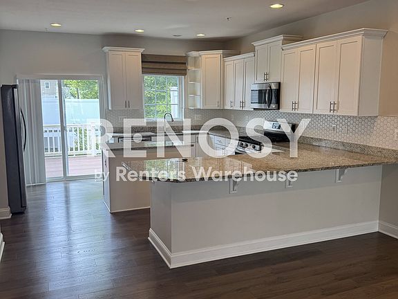 5th image of 2605 Day Lily Rd