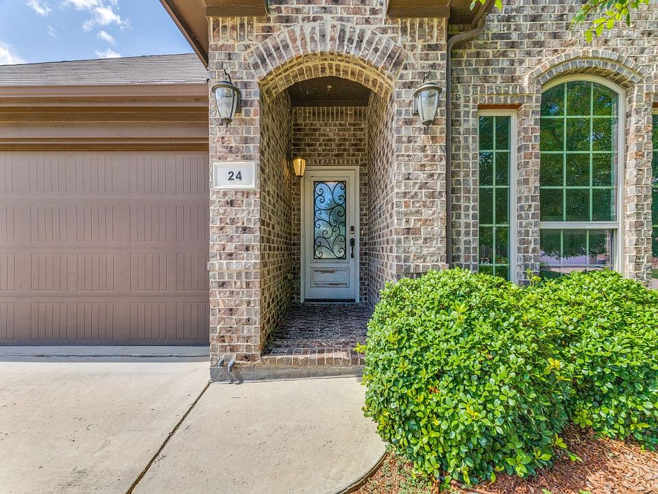 1st image of 24 Oakridge Ln