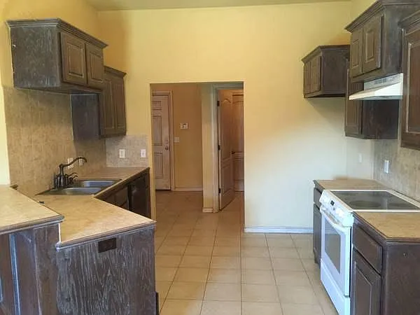 4 bed, 1650 sqft, $1,645 — Photo 3